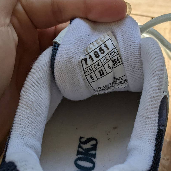 Vintage Brooks white sneakers shoes Style 71861 Women's Size 6 - Picture 7 of 9